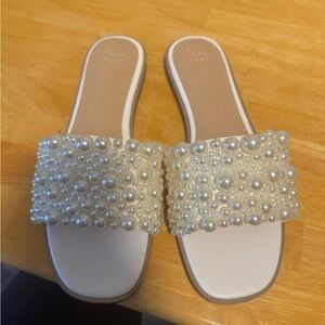 A new day pearl slides size 11 brand new